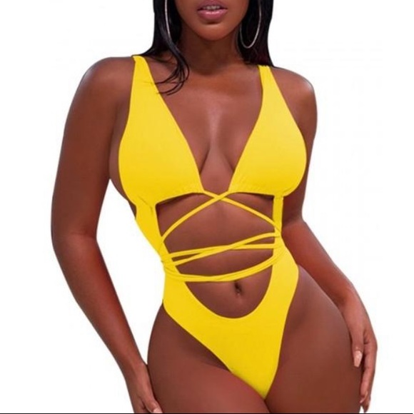 Sexy yellow monokini - Picture 1 of 2
